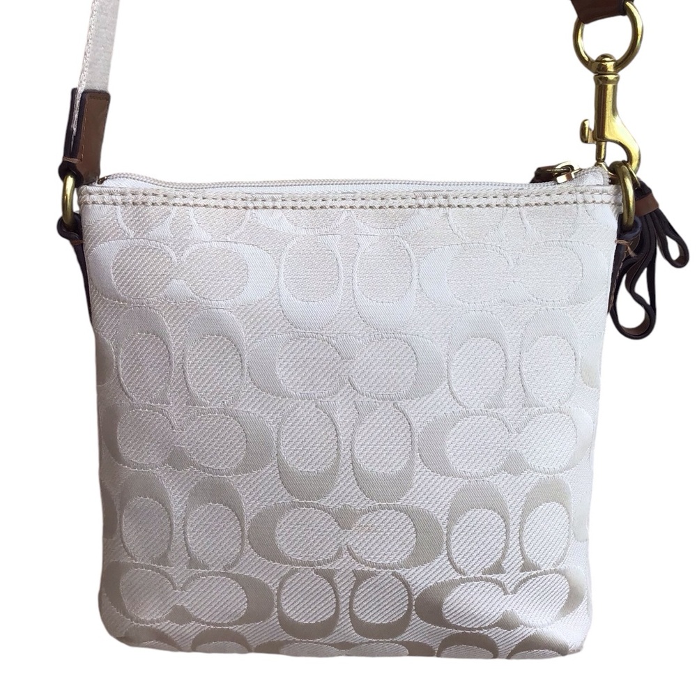 Coach Campbell Signature Twill Swingpack - Picture 17 of 17